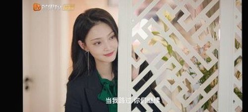 娱乐吃瓜酱娜娜的多面生活：从英语语法到摆摊揭秘，背后藏着什么？